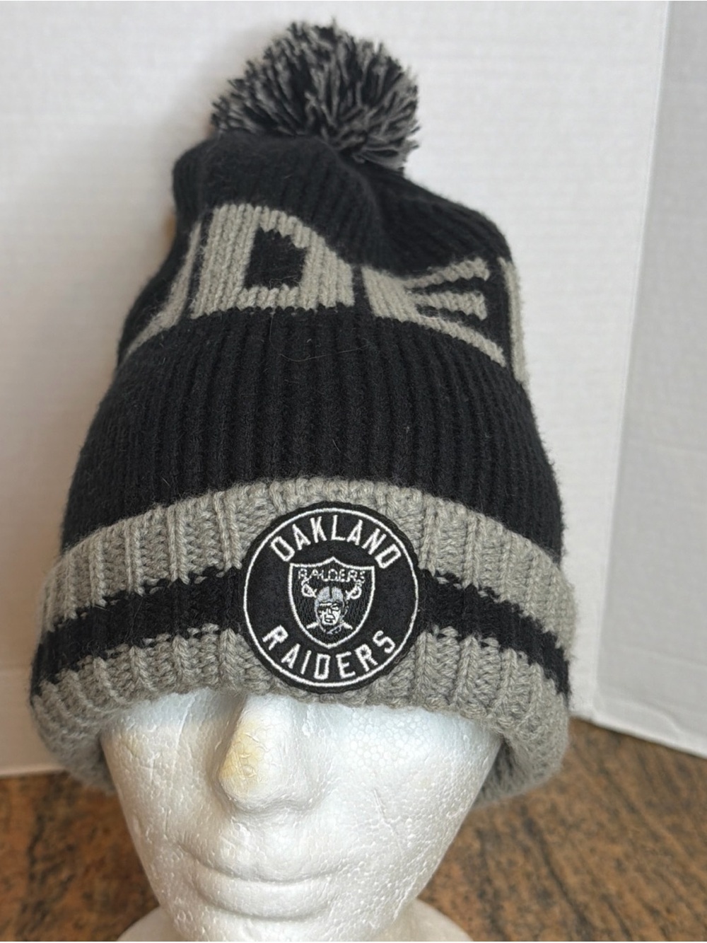 Oakland Raiders ‘47 Team Apparel Cuffed Pom Beanie Ski Hat Winter NFL Las Vegas